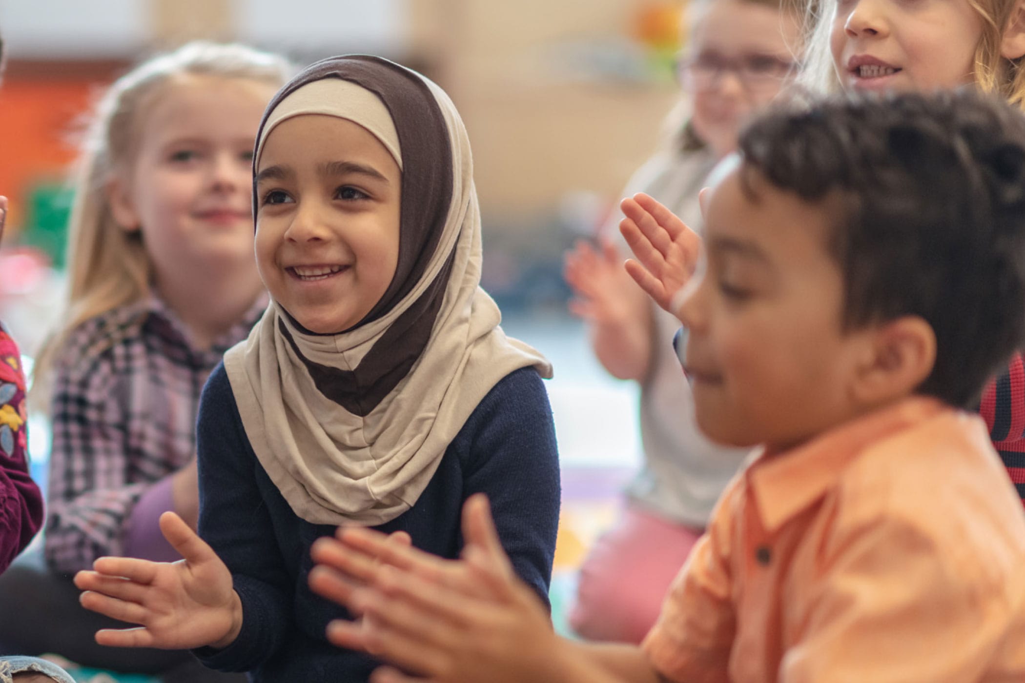 children clapping hands