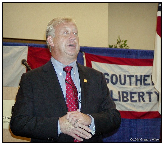 Michael Peroutka speaking at the 2004 LOS “national” conference. Photo by Greg Wilson.