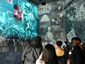 Students tour Civil Rights Memorial Center