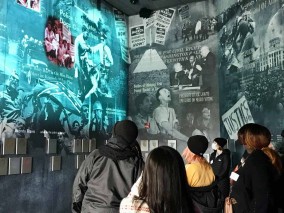 Students tour Civil Rights Memorial Center