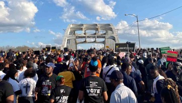 Crowd lines up to cross Edmund Pettus Bridge in Selma, Alabama