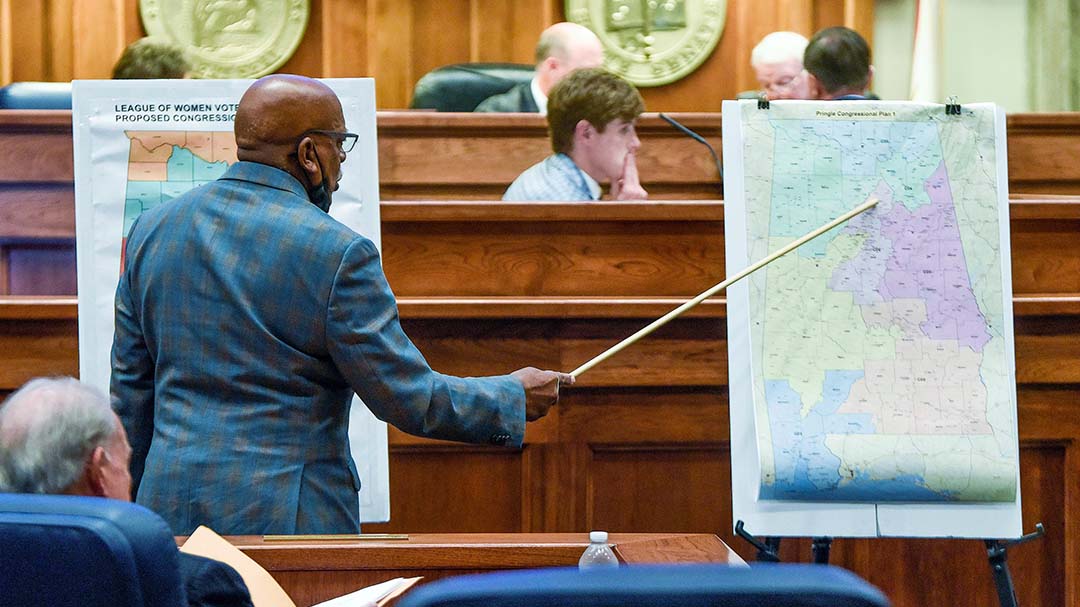 Person uses pointer to highlight area of map of Alabama