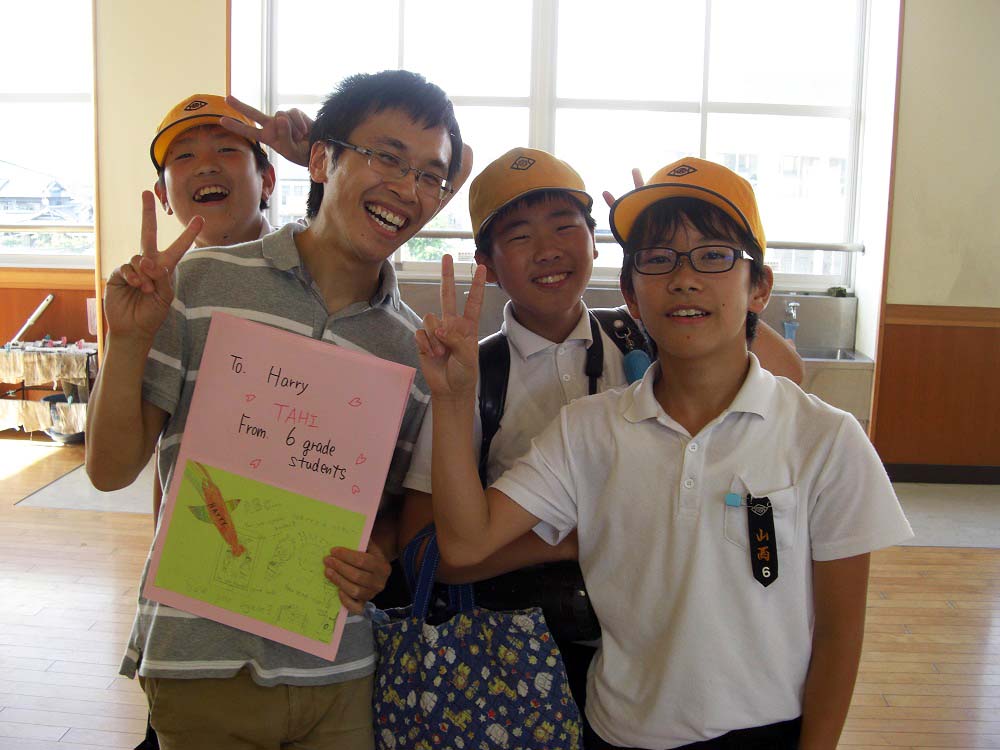 Harry Chiu with students