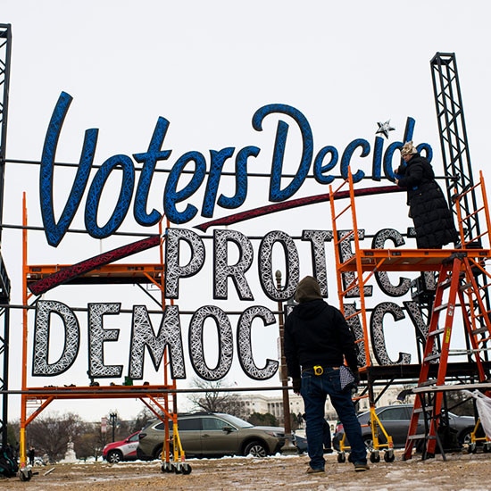 Workers prepare January 6 event site Workers prepare January 6 event site
