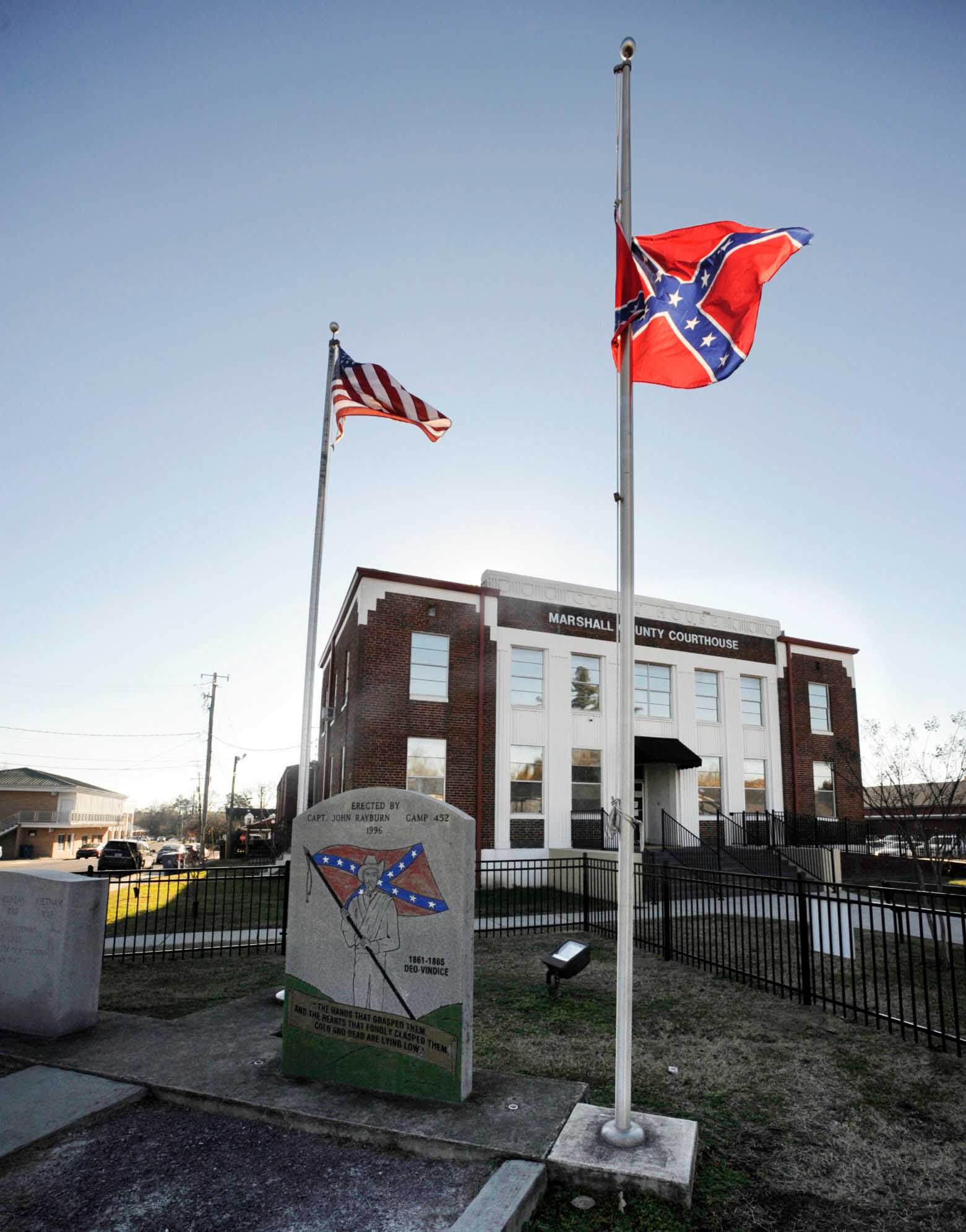 Confederate flag at Marshall County Courthouse