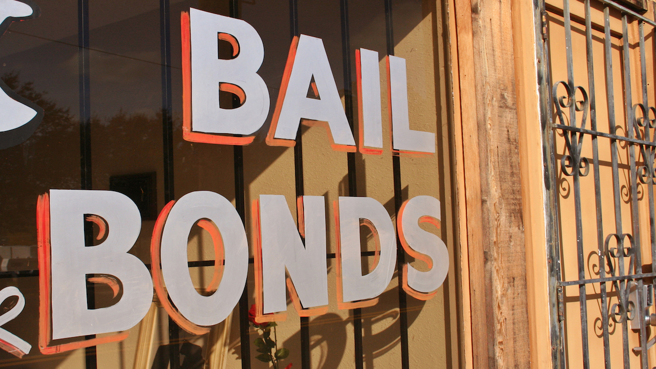 bail-bonds-sign