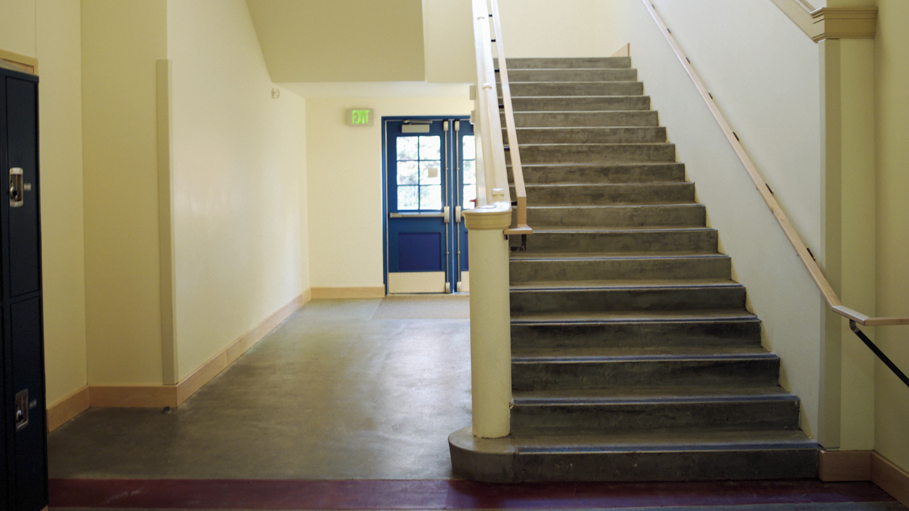 web_rf_empty-school-hallway-stairwell-1800x1012