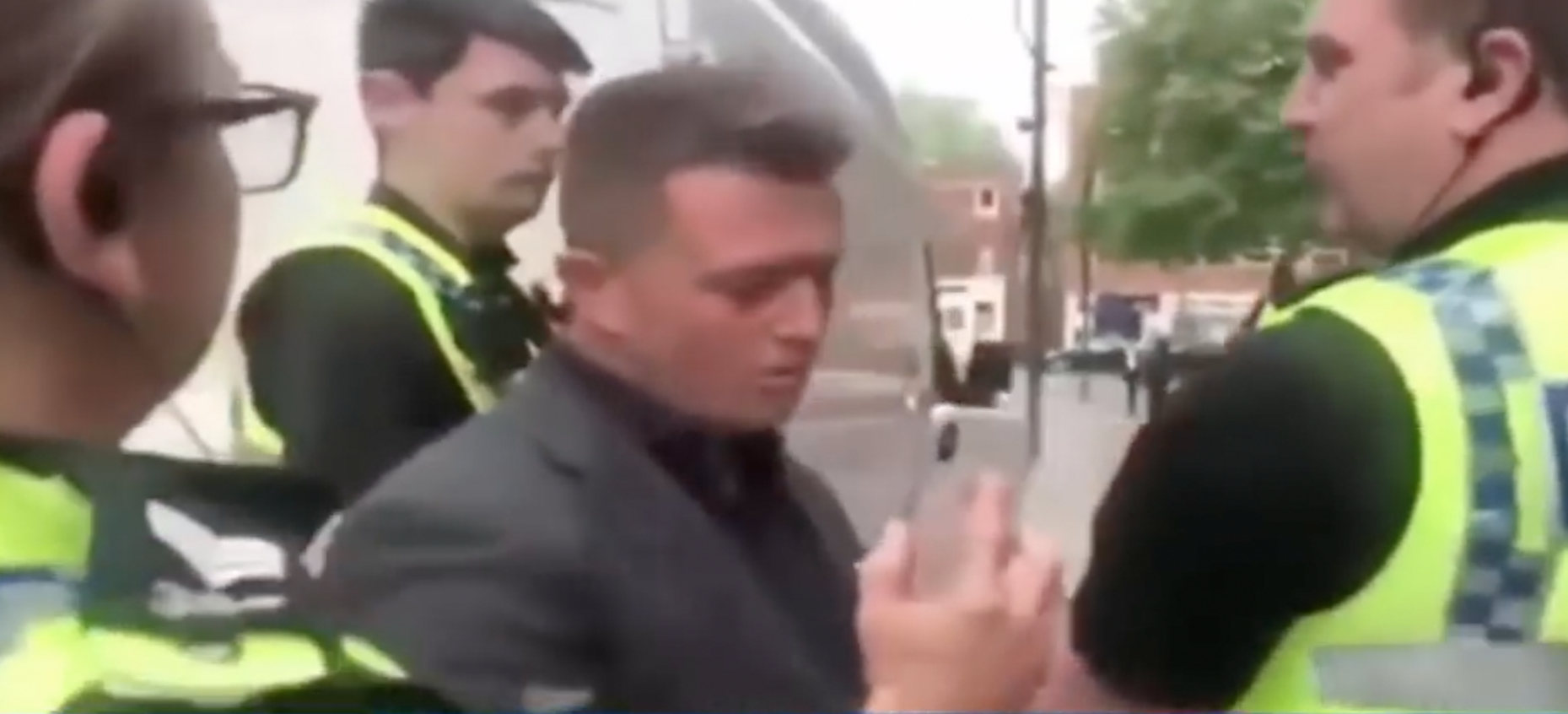 tommy_robinson_arrest