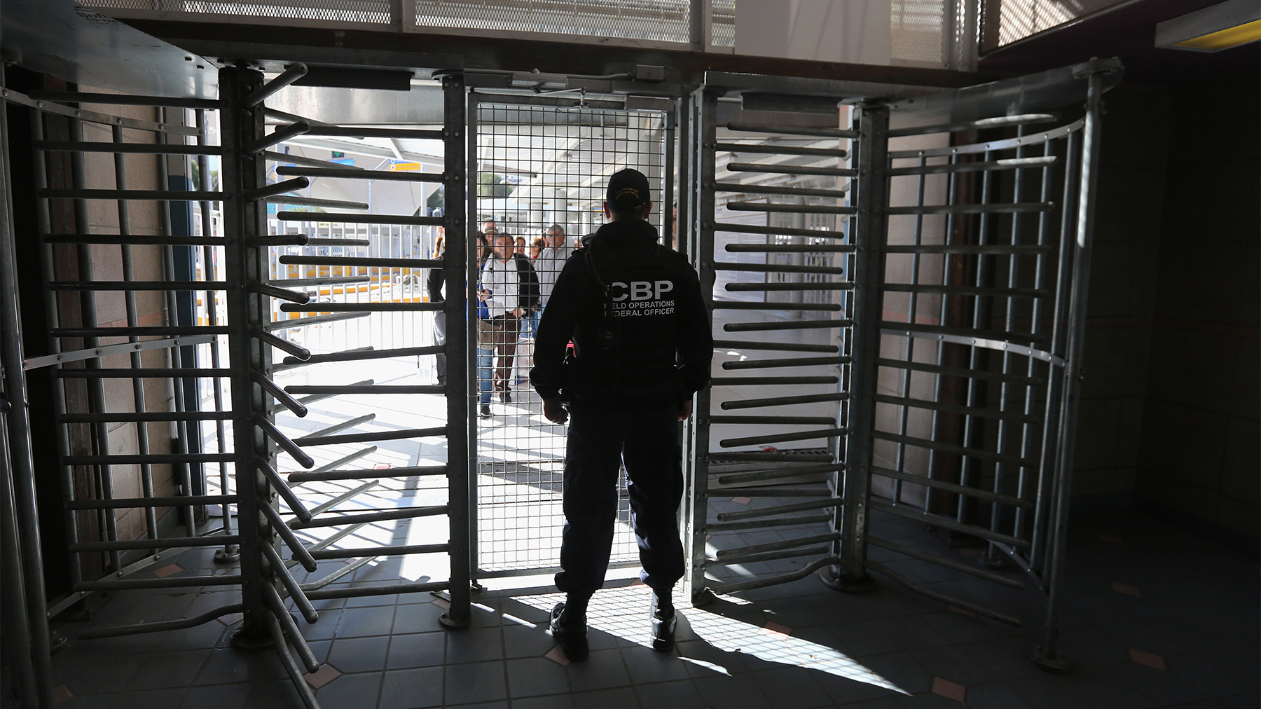 web_border-protection_gettyimages-162774159