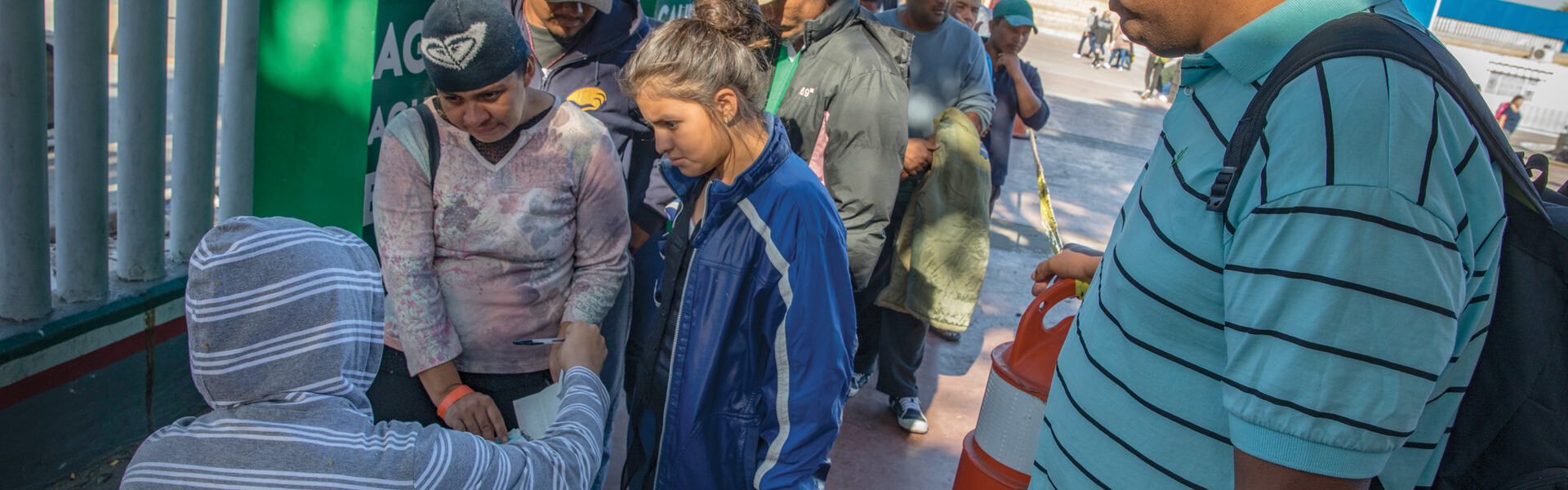 ir166_how-caravan-paranoia-migrant-caravan-tijuana-1244