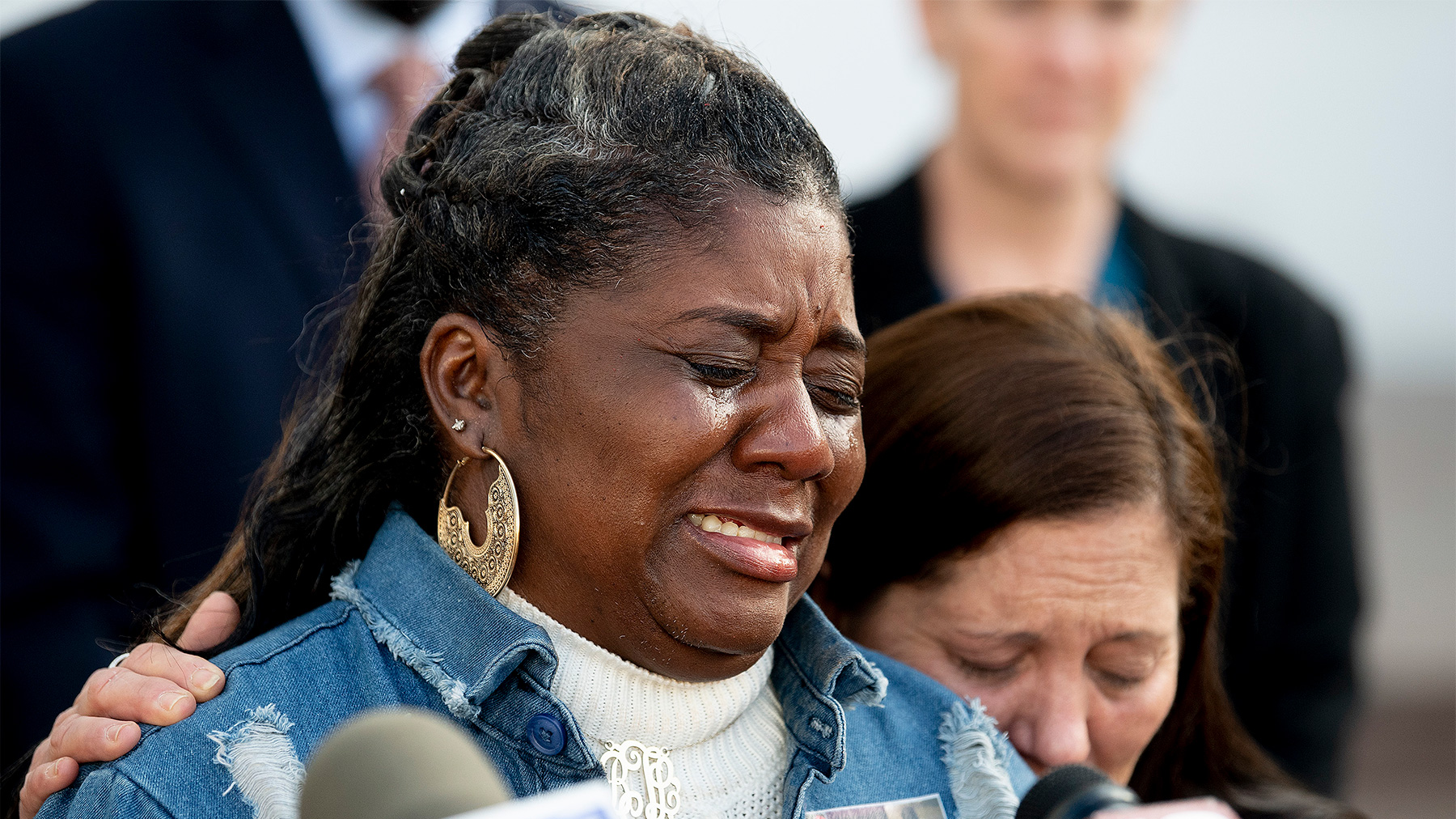 web_adoc-press-conference_mickey-welsh-montgomery-advertiser-2