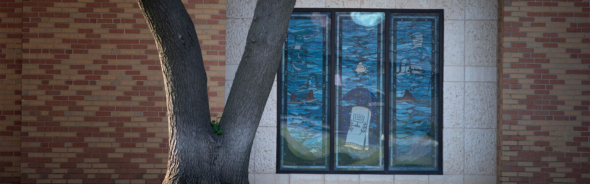 com_terror_from_the_right_2004_sean_gillespie_temple_bnai_israel_gettyimages-828918278_breaker