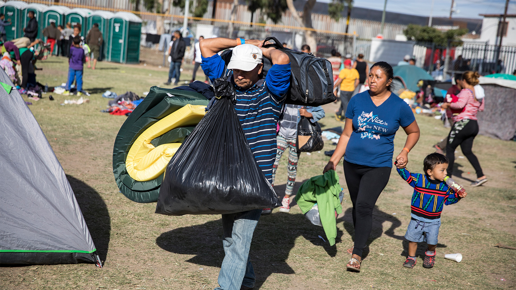 web_migrant-caravan-tijuana-2077