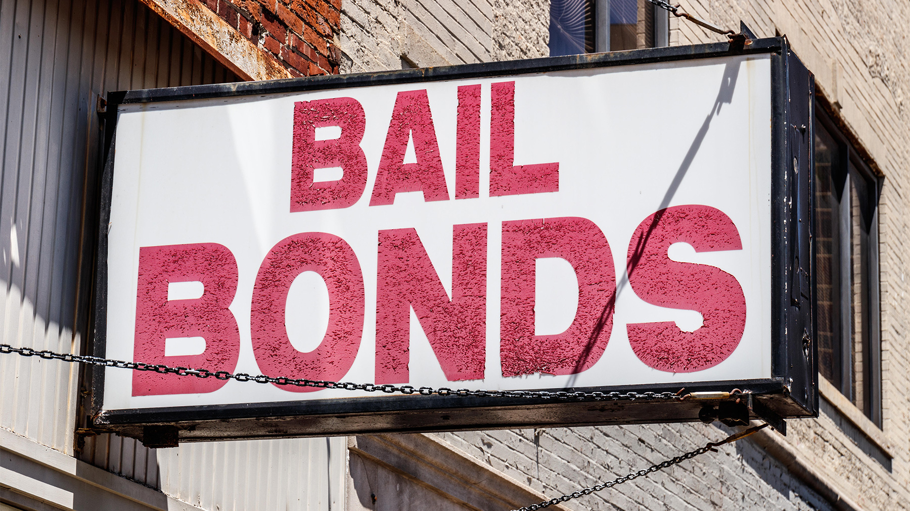 web_bail-bond_alamy-mr6hw0