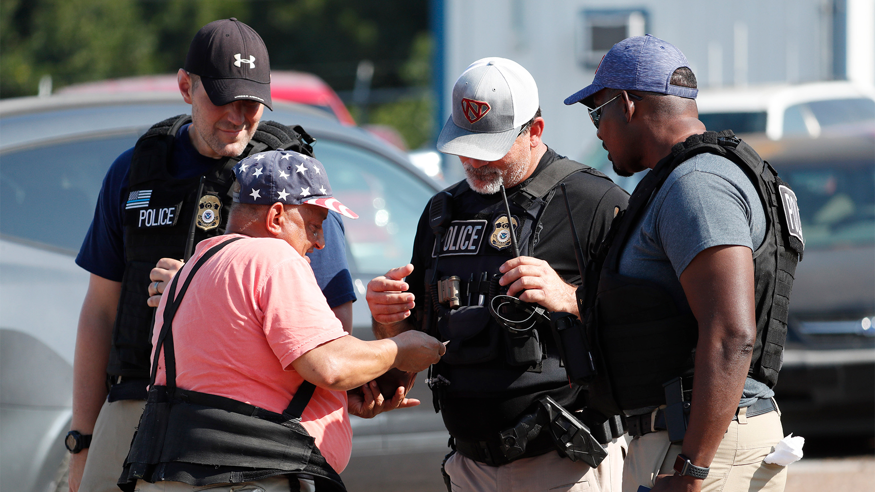 web_ms-ice-raids_ap_19219698426930