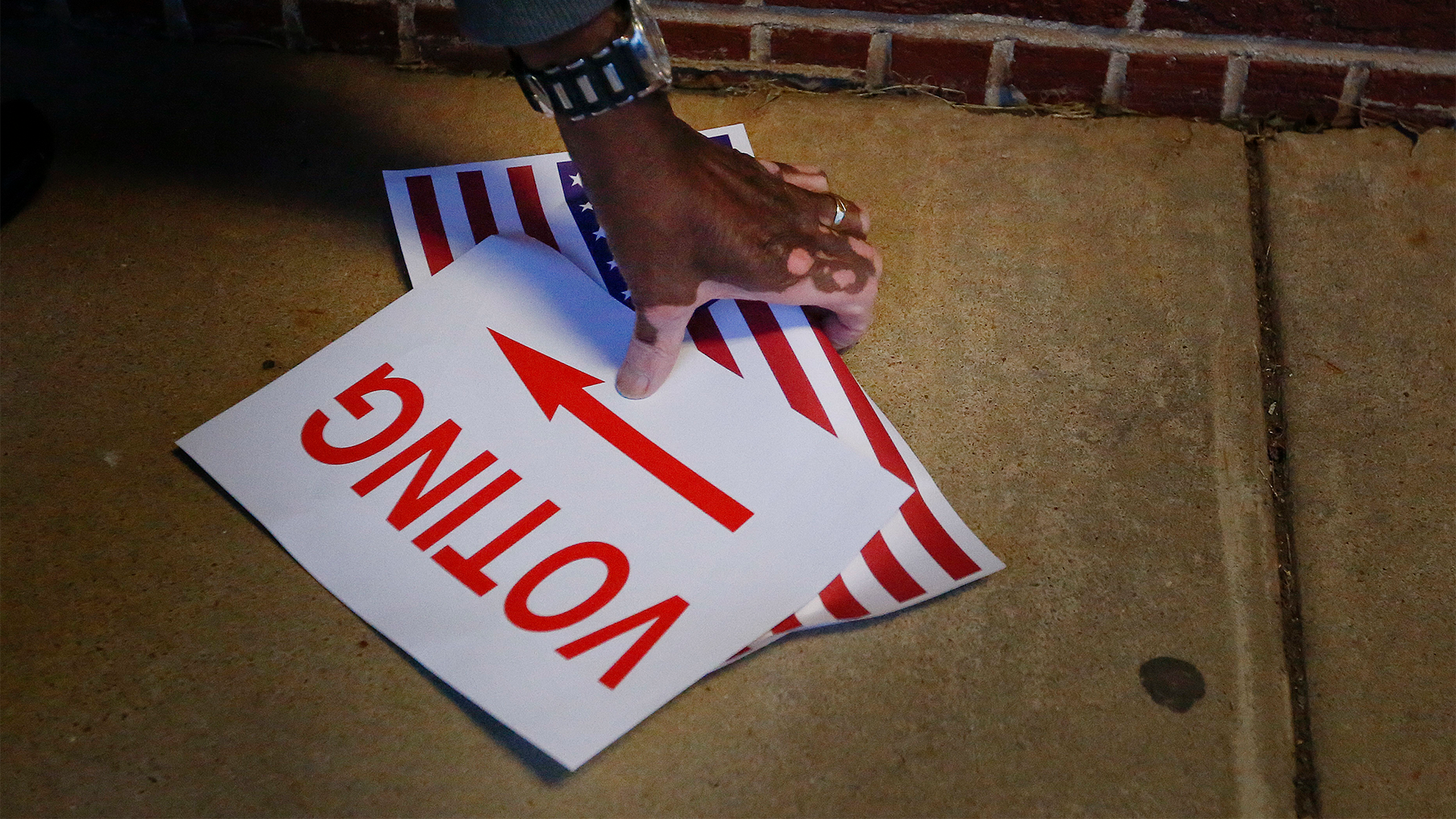 wr_al-curbside-voting_ap_16313501678633