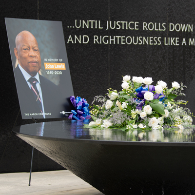 com_lewis-memorials_400px-sq_dsc_4238_handrews