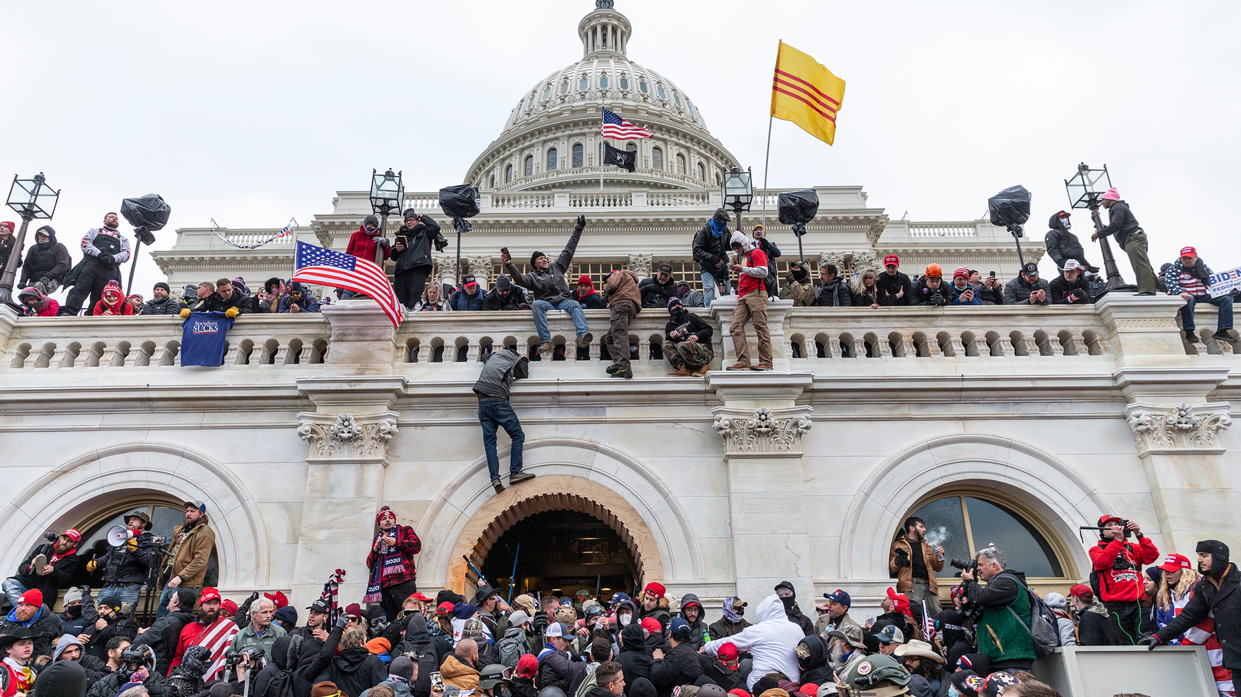com_wr_insurrection_gettyimages-1230465281