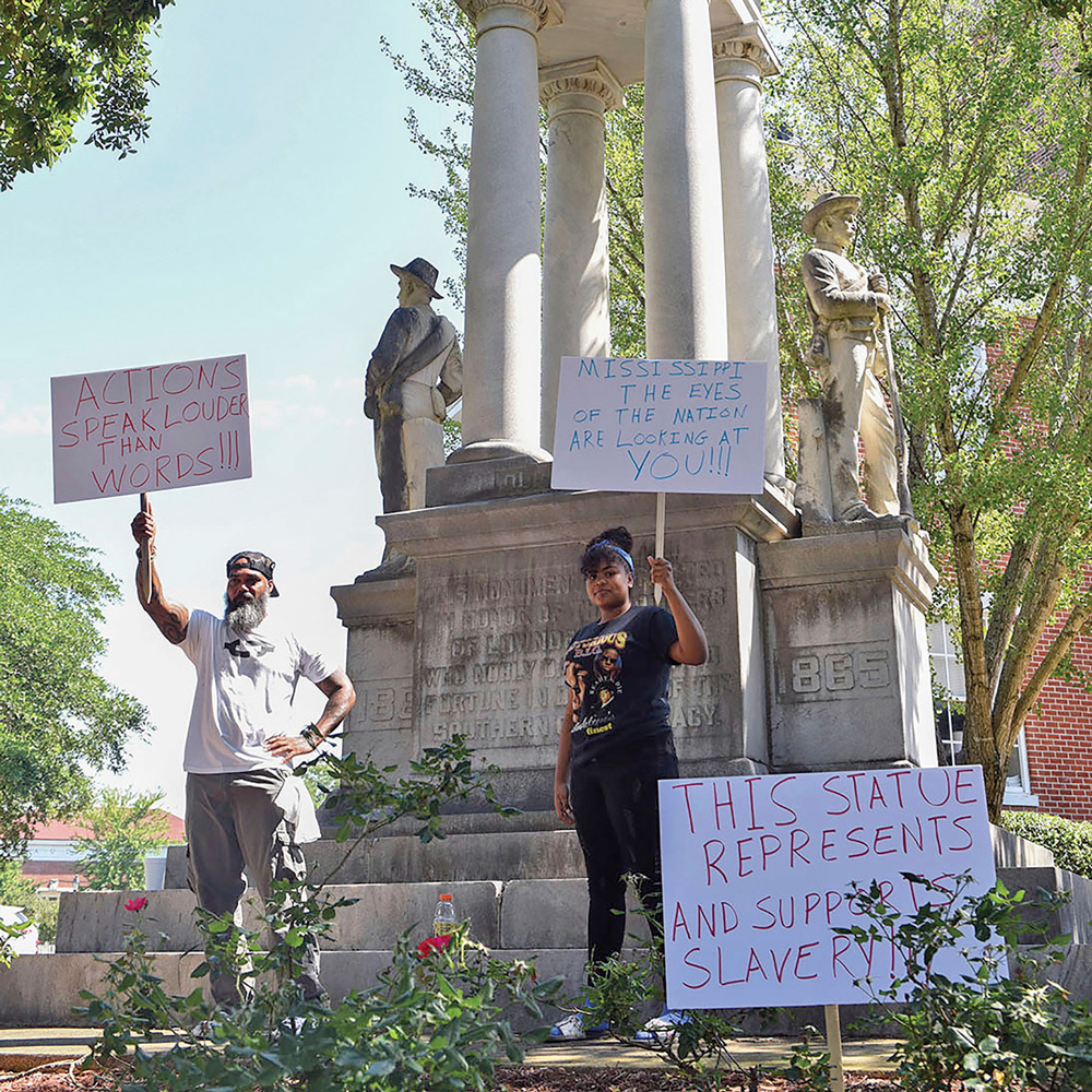 web_confederate-monument_ap_20168799567709-square
