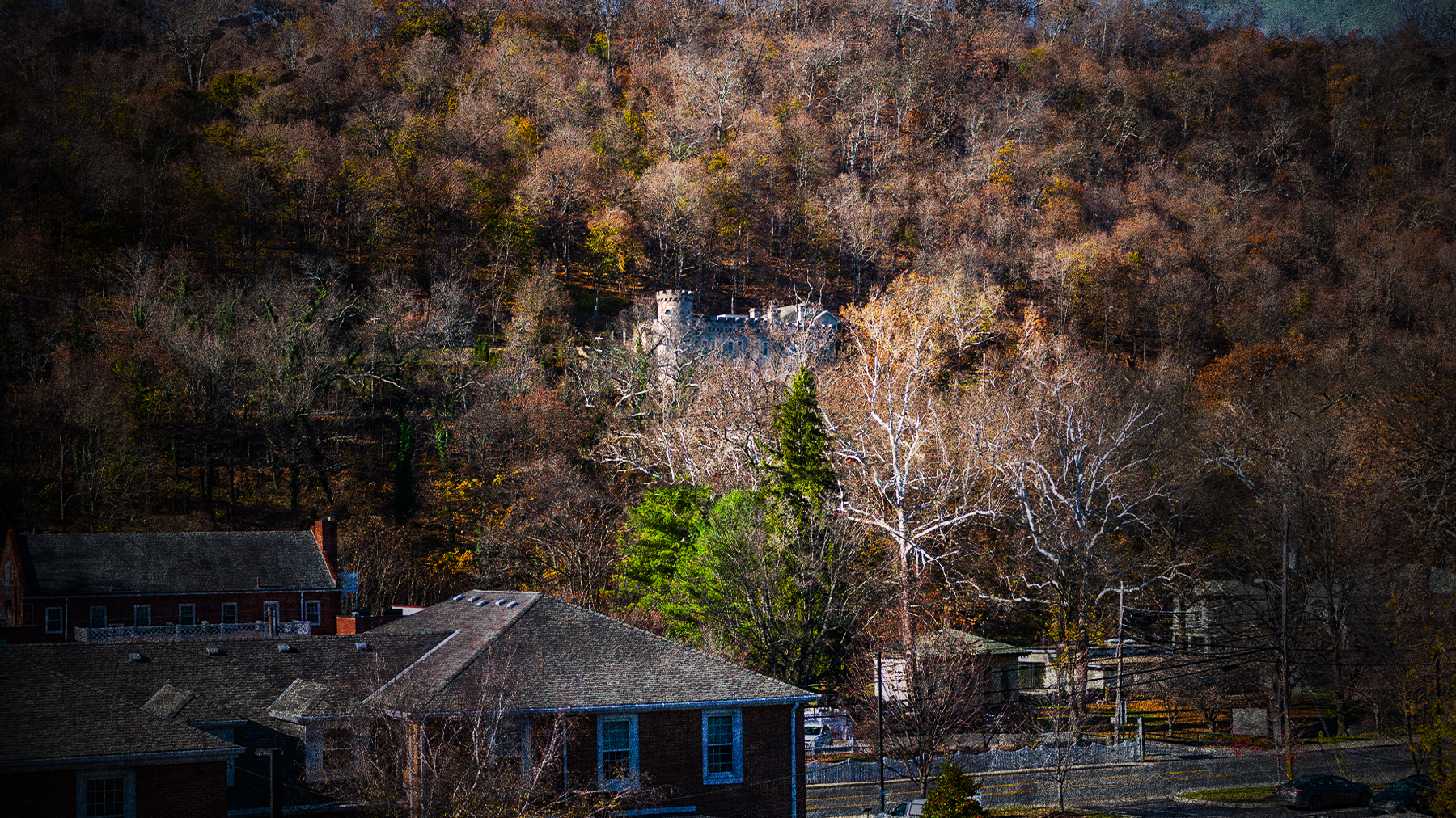 hw_vdare-divides-west-virginia-town_121322-1