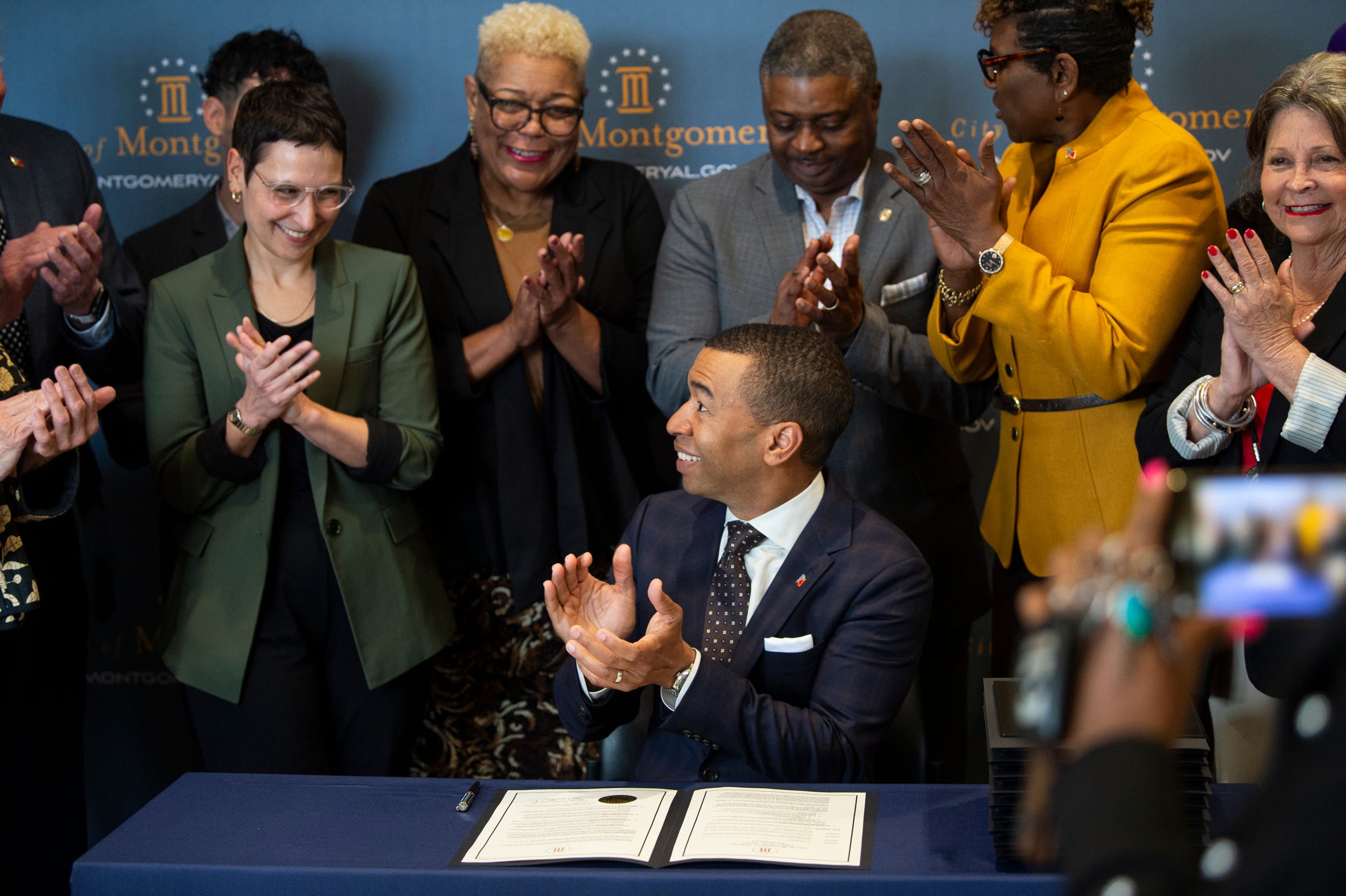 mayor-steven-reed-signing