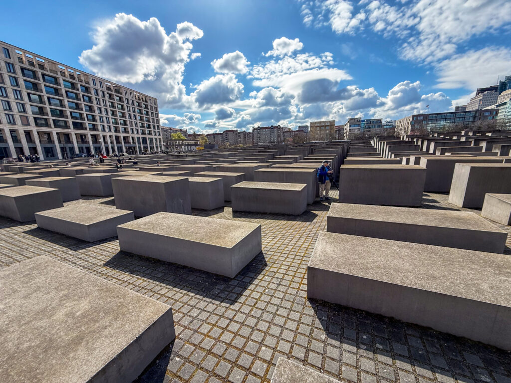 External view memorial outlined by box-looking blocks over a large space.